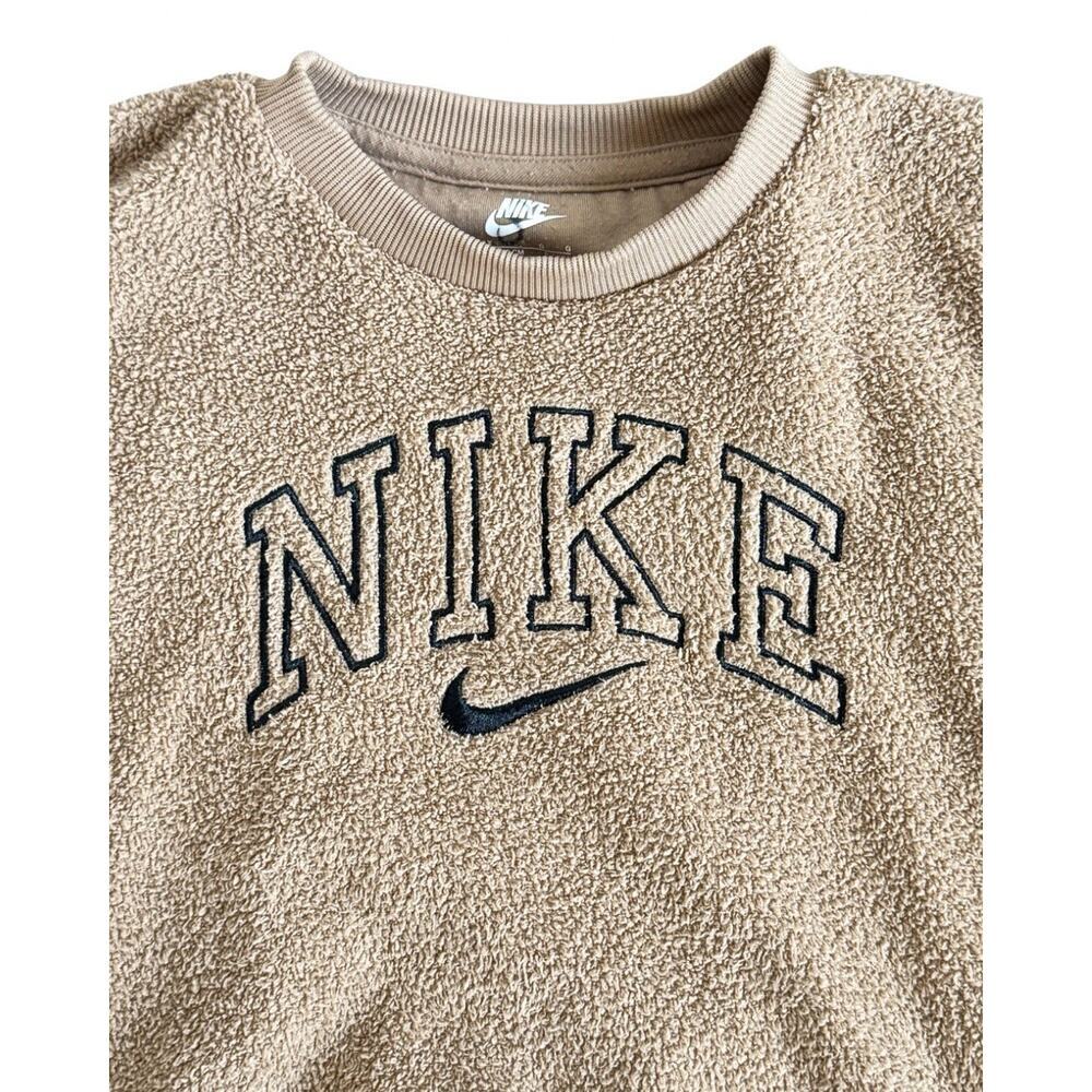 Nike Girls Swoosh Crewneck Sweatshirt Size 6-7 Beige Logo Cozy Pullover - Picture 2 of 5